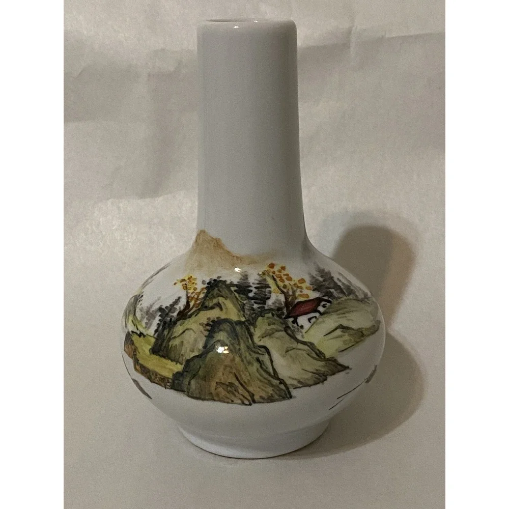 Japanese Style Vintage Vase made in Taiwan R.O.C.‎ 5.5 inches tall 3.5 wide